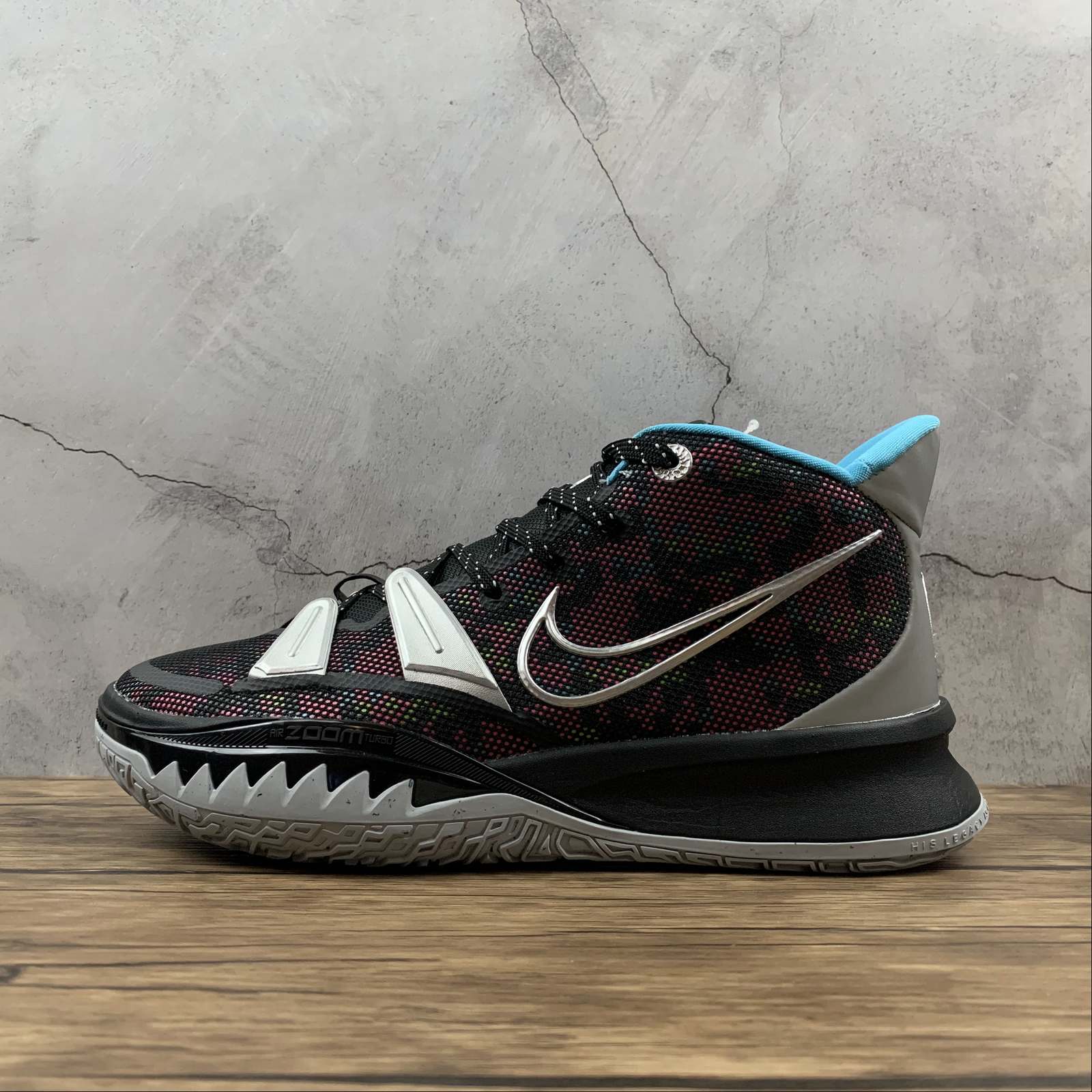 Tênis Nike Kyrie 7