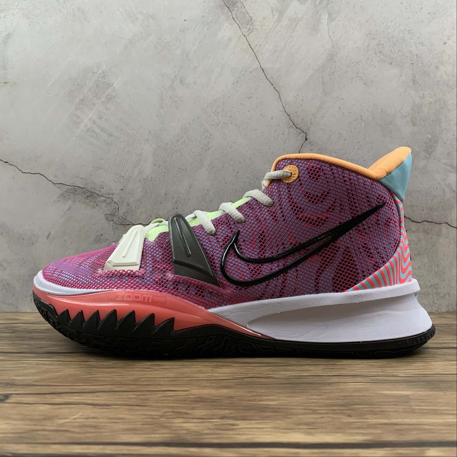 Tênis Nike Kyrie 7