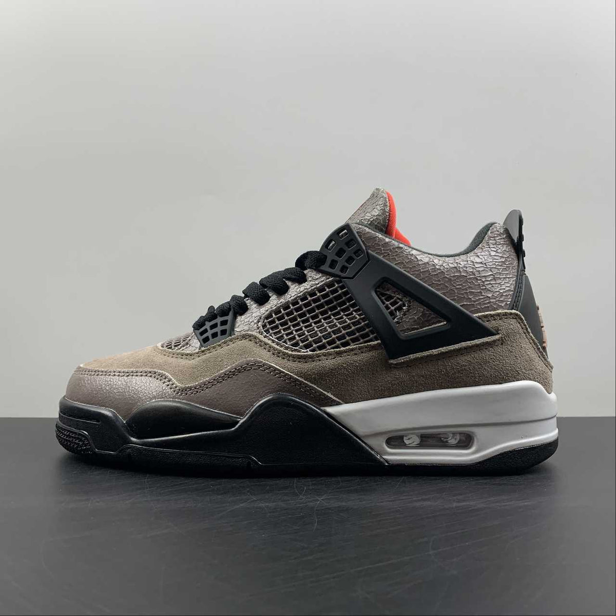 Tênis Nike Air Jordan 4 Retro