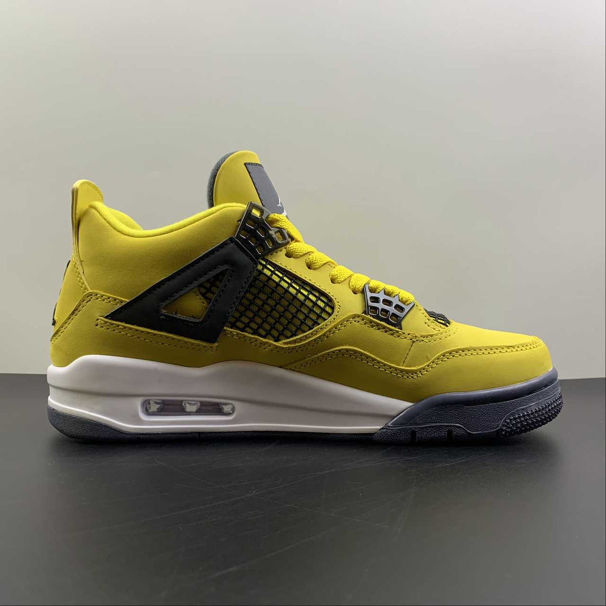 Tênis Nike Air Jordan 4 Retro